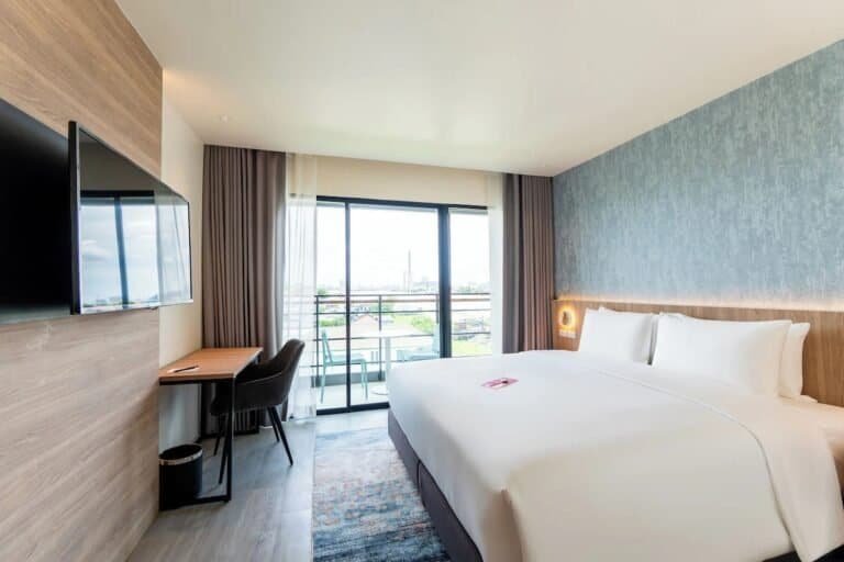 GLOW Bangkok Riverside Double Room View